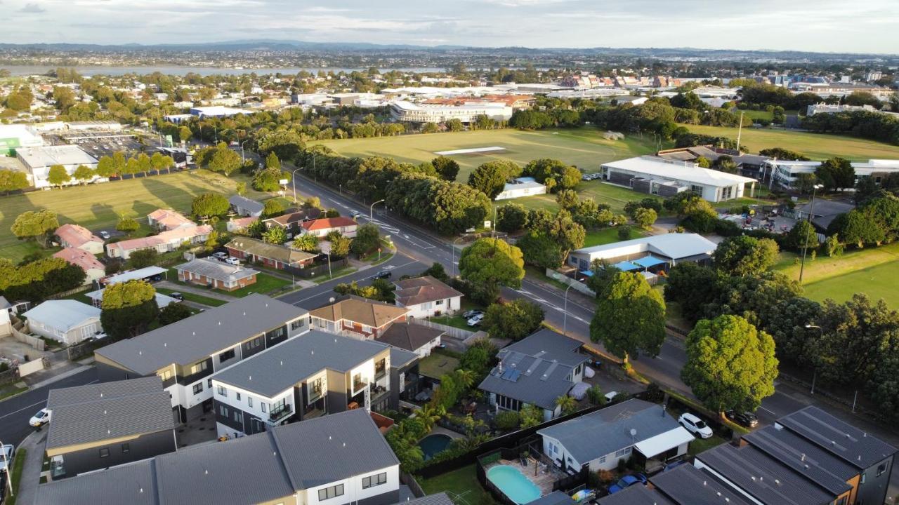 Luxury Brand New Designer Living Apartment Auckland Exterior photo