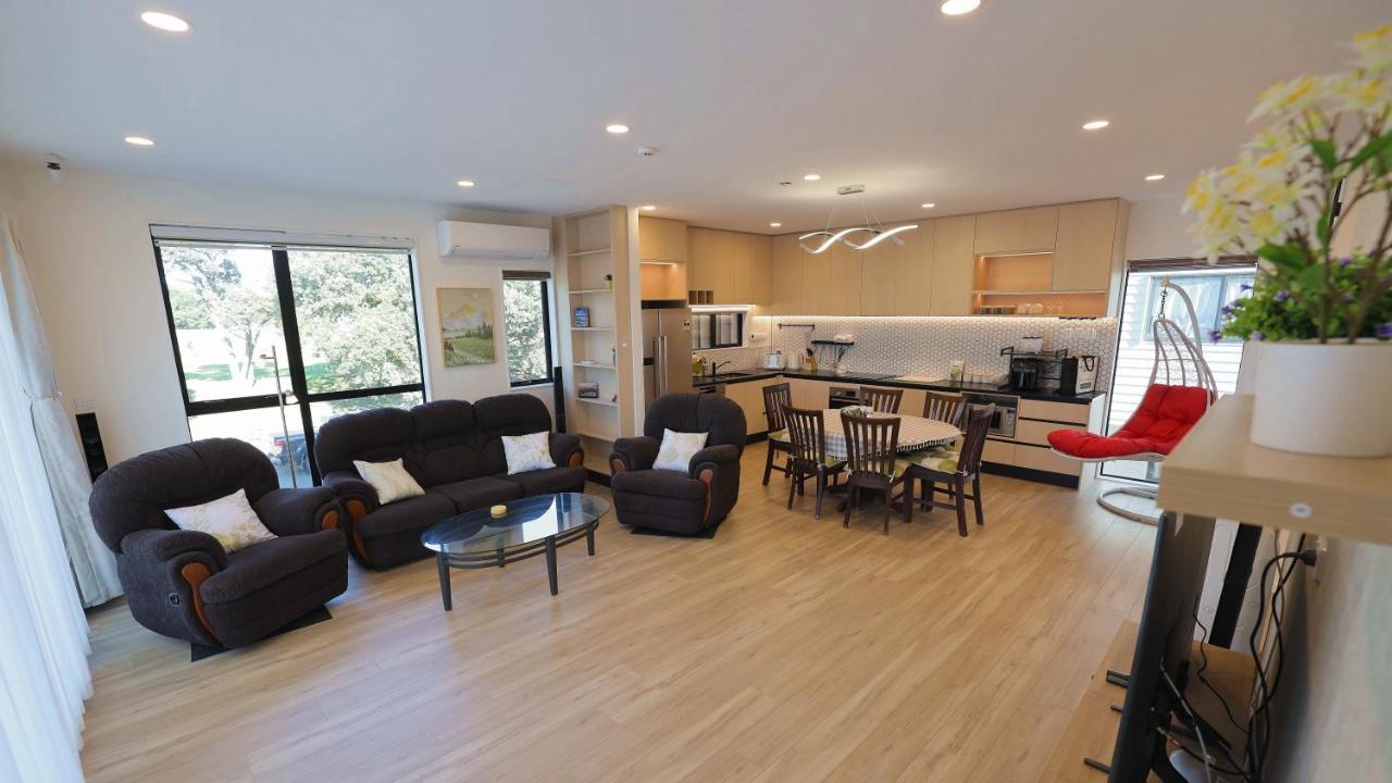 Luxury Brand New Designer Living Apartment Auckland Exterior photo