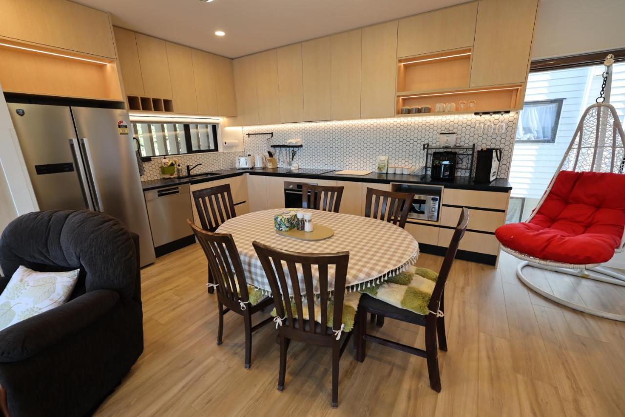 Luxury Brand New Designer Living Apartment Auckland Exterior photo